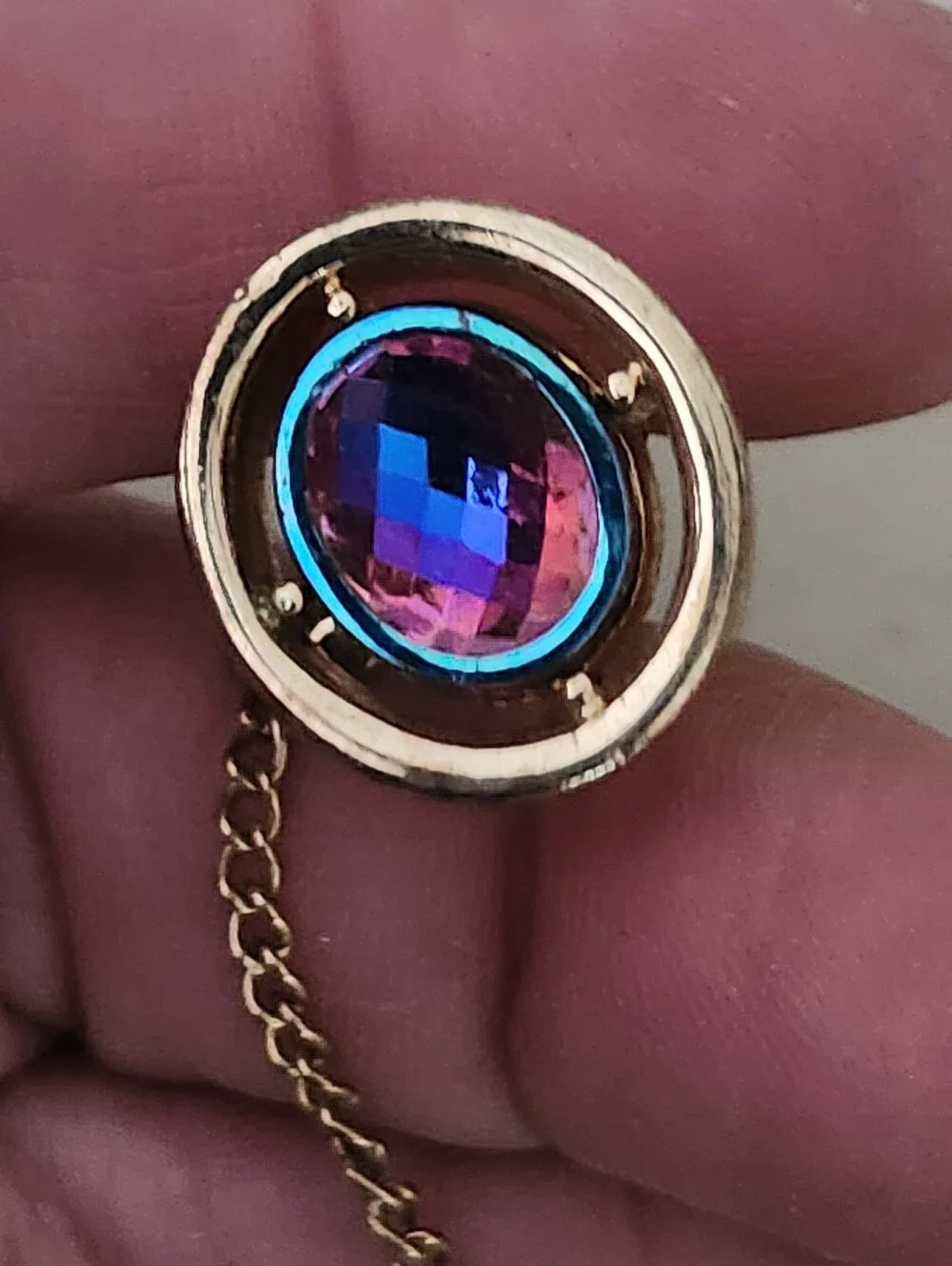 Vtg Art Deco Gold-Tone Tie Tack with Iridescent Purple-Pink Stone